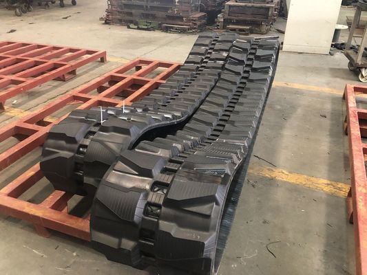 Cina Cingoli in gomma per mietitrebbie personalizzabili resistenti all'abrasione con meno vibrazioni per macchine agricole fornitore
