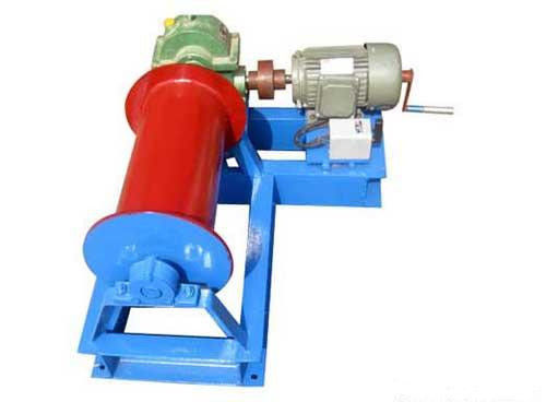 Cina Argano marino per sollevamento ad alta velocità e guida fune con SWL di 500 tonnellate e motore a magneti permanenti a basso assorbimento di corrente fornitore